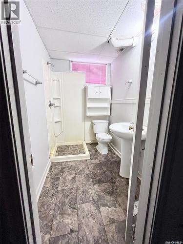 428 11Th Street E, Prince Albert, SK - Indoor Photo Showing Bathroom