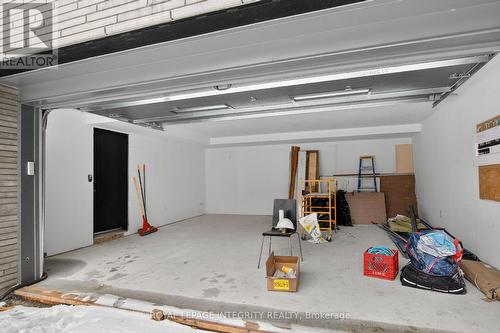 112 Queen Elizabeth Drive, Ottawa, ON - Indoor Photo Showing Garage