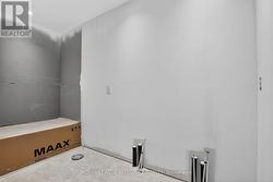 5-piece Bathroom on Third Floor - 
