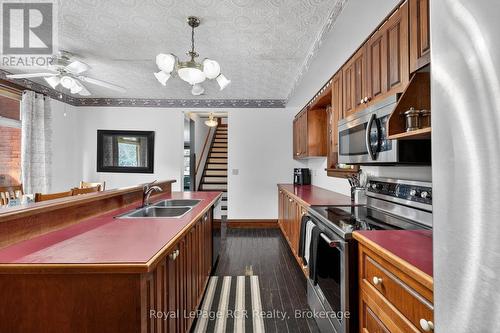 2553 County Road 42, Clearview, ON - Indoor Photo Showing Kitchen With Double Sink