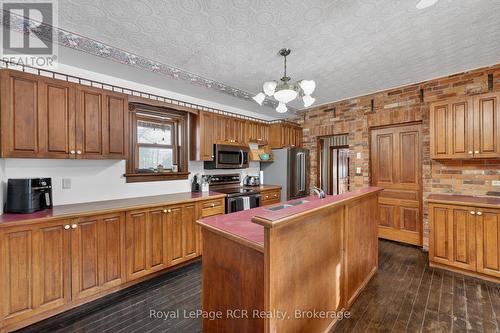 2553 County Road 42, Clearview, ON - Indoor Photo Showing Kitchen