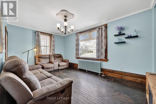 2553 County Road 42, Clearview, ON - Indoor Photo Showing Living Room