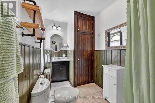 2553 County Road 42, Clearview, ON - Indoor Photo Showing Bathroom