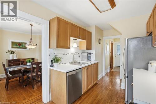 223 Park Row S, Hamilton, ON - Indoor Photo Showing Kitchen