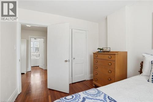 223 Park Row S, Hamilton, ON - Indoor Photo Showing Bedroom