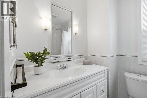 223 Park Row S, Hamilton, ON - Indoor Photo Showing Bathroom