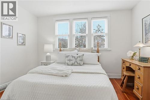 223 Park Row S, Hamilton, ON - Indoor Photo Showing Bedroom