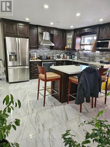 61 Hull Street, Mississauga, ON - Indoor Photo Showing Kitchen With Upgraded Kitchen