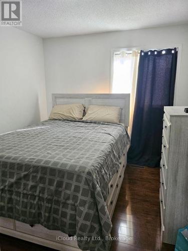 61 Hull Street, Mississauga, ON - Indoor Photo Showing Bedroom