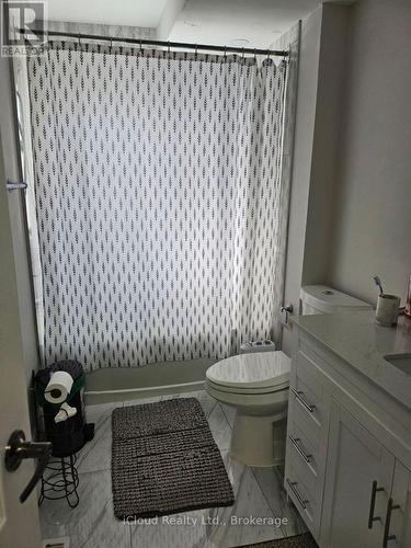 61 Hull Street, Mississauga, ON - Indoor Photo Showing Bathroom