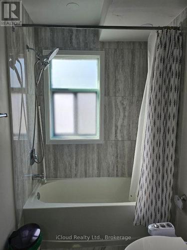 61 Hull Street, Mississauga, ON - Indoor Photo Showing Bathroom