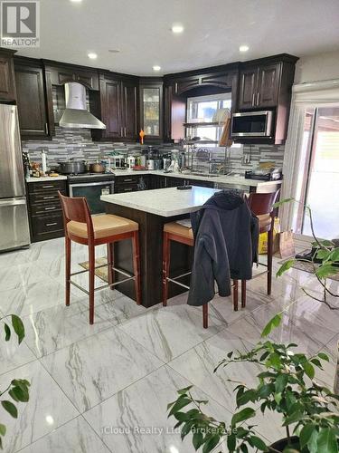 61 Hull Street, Mississauga, ON - Indoor Photo Showing Kitchen With Upgraded Kitchen