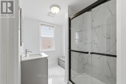 44 Jefferson Avenue, Hamilton, ON - Indoor Photo Showing Bathroom
