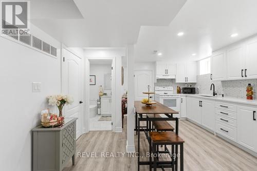 44 Jefferson Avenue, Hamilton, ON - Indoor Photo Showing Kitchen