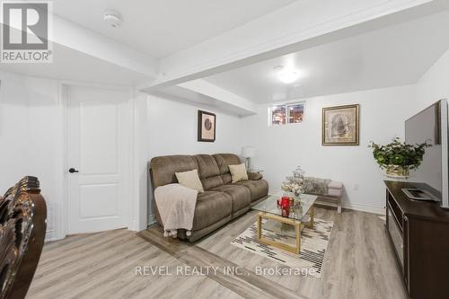 44 Jefferson Avenue, Hamilton, ON - Indoor Photo Showing Living Room