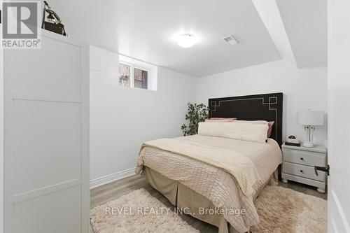 44 Jefferson Avenue, Hamilton, ON - Indoor Photo Showing Bedroom