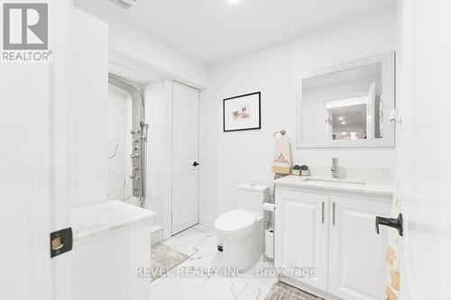 44 Jefferson Avenue, Hamilton, ON - Indoor Photo Showing Bathroom
