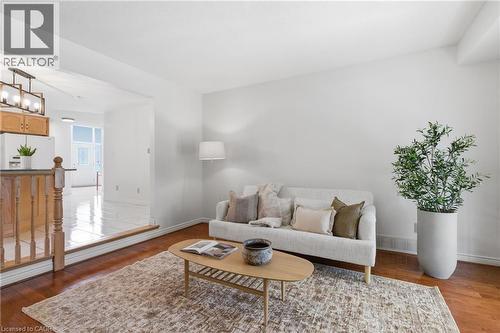12 Sumner Crescent, Grimsby, ON - Indoor Photo Showing Living Room