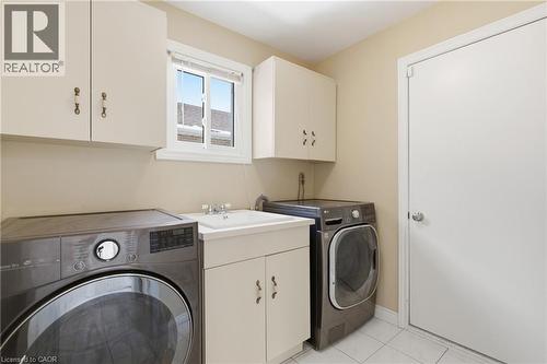 12 Sumner Crescent, Grimsby, ON - Indoor Photo Showing Laundry Room
