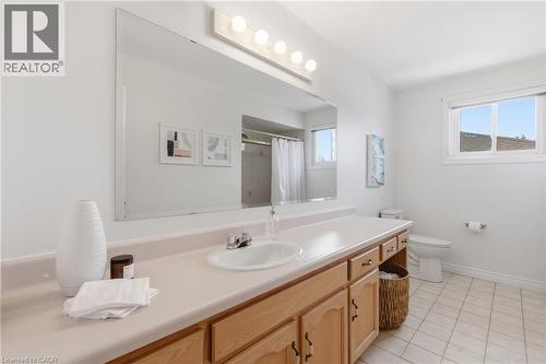 12 Sumner Crescent, Grimsby, ON - Indoor Photo Showing Bathroom