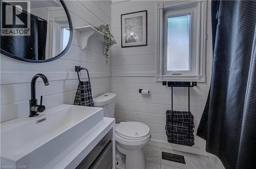 150 Glamis Road, Cambridge, ON - Indoor Photo Showing Bathroom