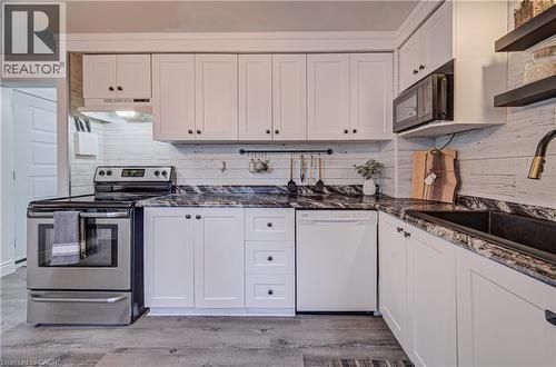 150 Glamis Road, Cambridge, ON - Indoor Photo Showing Kitchen