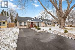 886 MCCAW STREET  Sarnia, ON N7V 2X5