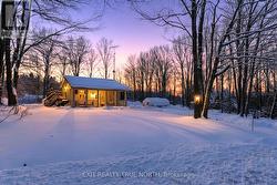 8 ROBIN COURT  Tiny, ON L9M 0B9