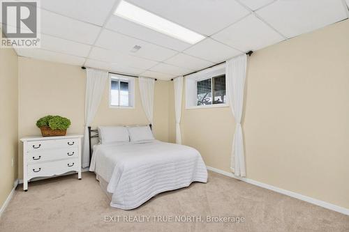 8 Robin Court, Tiny, ON - Indoor Photo Showing Bedroom