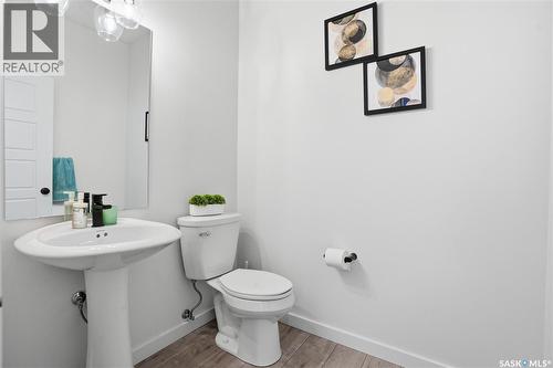 360 Barrett Street, Saskatoon, SK - Indoor Photo Showing Bathroom