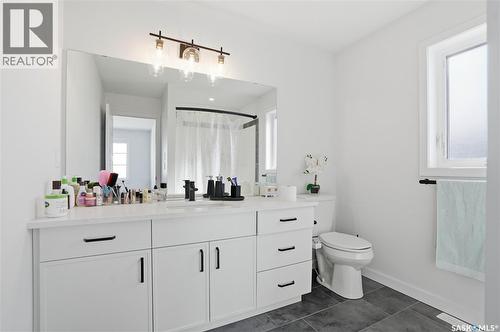 360 Barrett Street, Saskatoon, SK - Indoor Photo Showing Bathroom