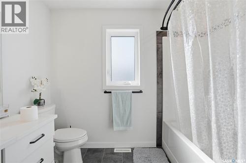 360 Barrett Street, Saskatoon, SK - Indoor Photo Showing Bathroom