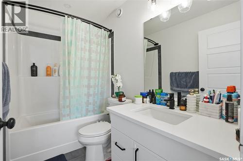 360 Barrett Street, Saskatoon, SK - Indoor Photo Showing Bathroom