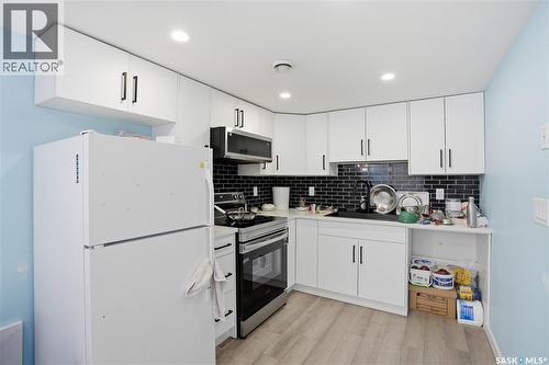 360 Barrett Street, Saskatoon, SK - Indoor Photo Showing Kitchen