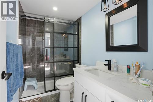 360 Barrett Street, Saskatoon, SK - Indoor Photo Showing Bathroom