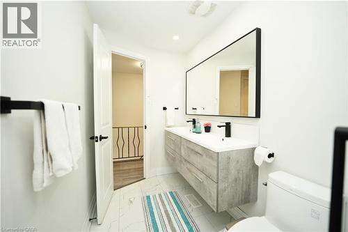 140 Jansen Avenue, Kitchener, ON - Indoor Photo Showing Bathroom