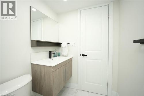 140 Jansen Avenue, Kitchener, ON - Indoor Photo Showing Bathroom