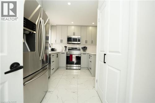 140 Jansen Avenue, Kitchener, ON - Indoor Photo Showing Kitchen