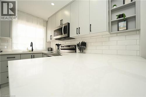 140 Jansen Avenue, Kitchener, ON - Indoor Photo Showing Kitchen