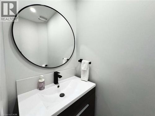 140 Jansen Avenue, Kitchener, ON - Indoor Photo Showing Bathroom