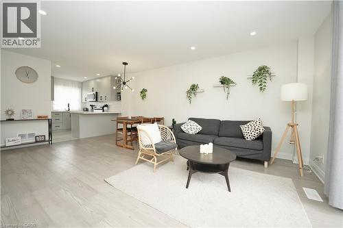 140 Jansen Avenue, Kitchener, ON - Indoor Photo Showing Living Room