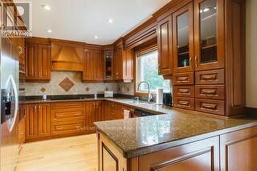 4562 Penhallow Road, Mississauga, ON - Indoor Photo Showing Kitchen