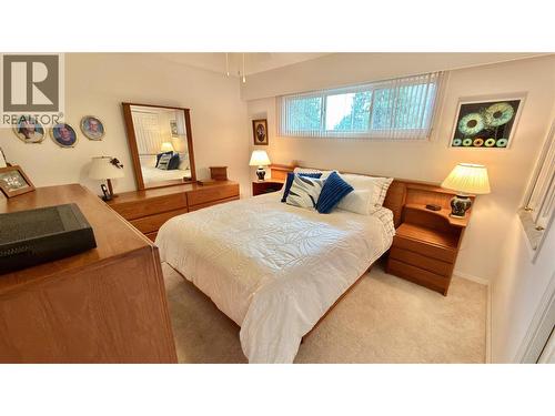 461 Eighth Avenue, Midway, BC - Indoor Photo Showing Bedroom