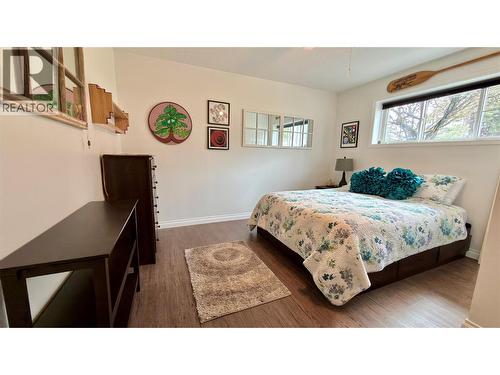 461 Eighth Avenue, Midway, BC - Indoor Photo Showing Bedroom
