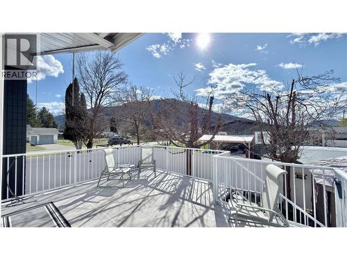 461 Eighth Avenue, Midway, BC - Outdoor
