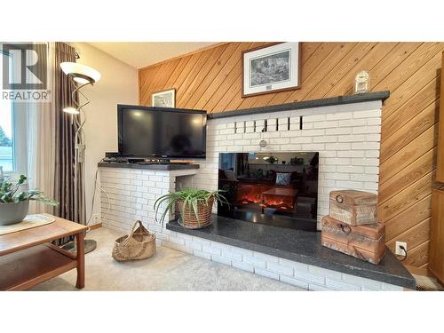 461 Eighth Avenue, Midway, BC - Indoor