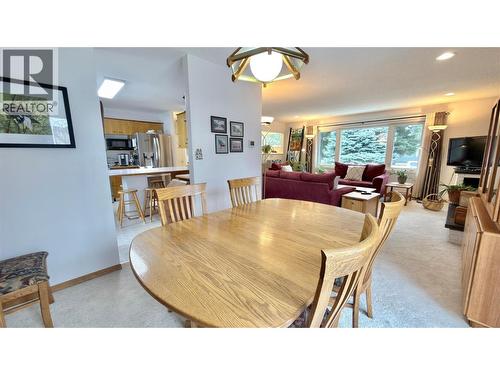 461 Eighth Avenue, Midway, BC - Indoor Photo Showing Dining Room