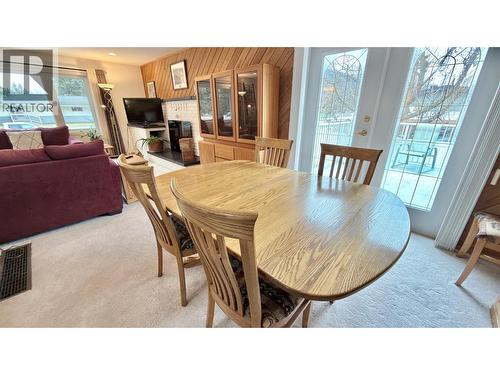 461 Eighth Avenue, Midway, BC - Indoor Photo Showing Dining Room