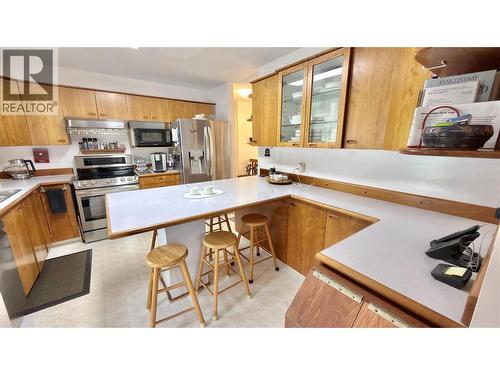 461 Eighth Avenue, Midway, BC - Indoor Photo Showing Kitchen