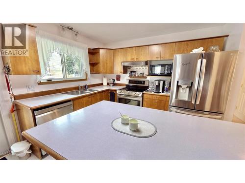461 Eighth Avenue, Midway, BC - Indoor Photo Showing Kitchen With Double Sink